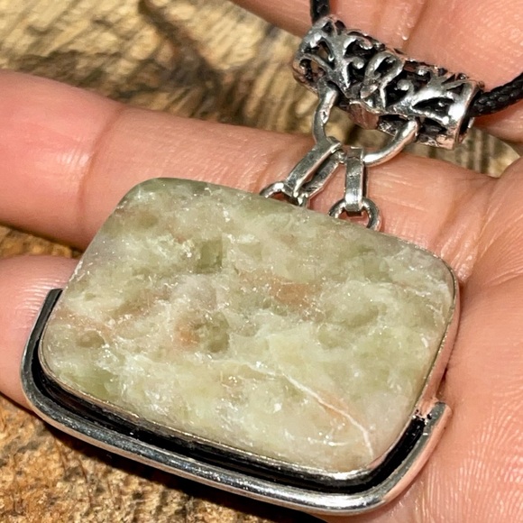Vesuvianite Idocrase Pendant 1 7/8” - Picture 1 of 10